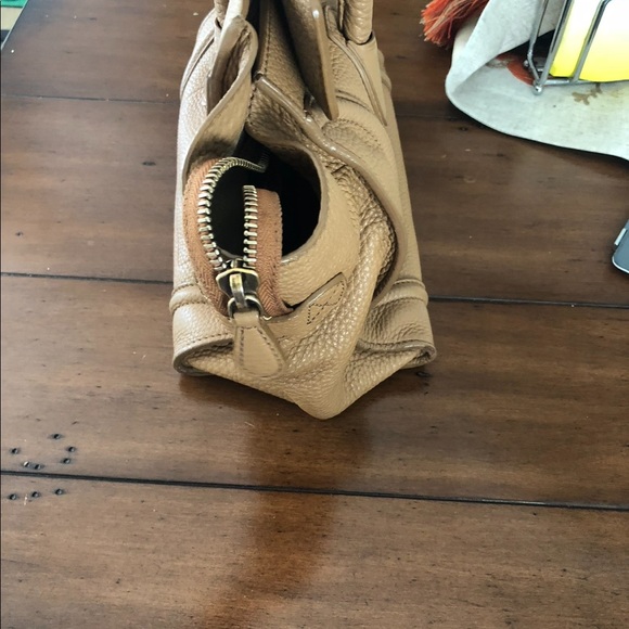 Authentic Celine bag. Some loss of shape but otherwise decent condition. - Picture 4 of 9